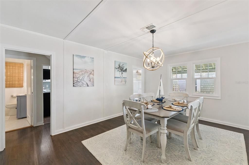 For Rent: $5,450 (5 beds, 2 baths, 1654 Square Feet)