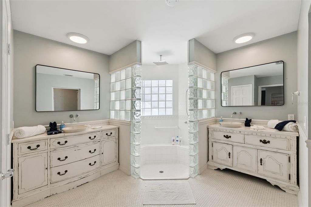 For Rent: $5,450 (5 beds, 2 baths, 1654 Square Feet)
