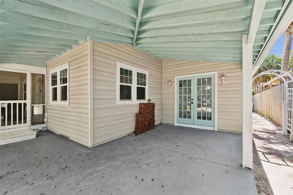 For Rent: $5,450 (5 beds, 2 baths, 1654 Square Feet)
