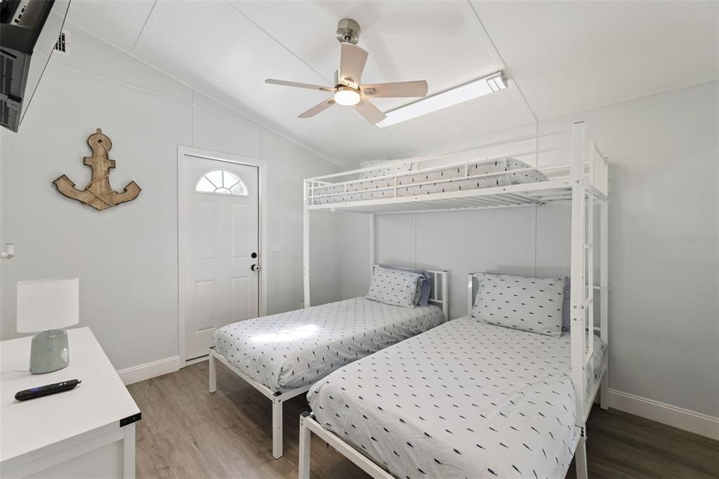 For Rent: $5,450 (5 beds, 2 baths, 1654 Square Feet)