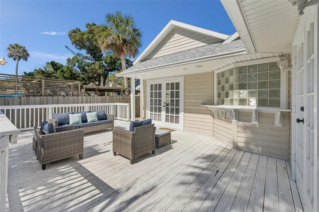 For Rent: $5,450 (5 beds, 2 baths, 1654 Square Feet)
