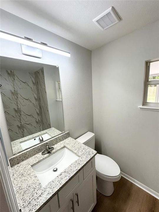 Activo con contrato: $295,000 (4 camas, 2 baños, 1728 Pies cuadrados)