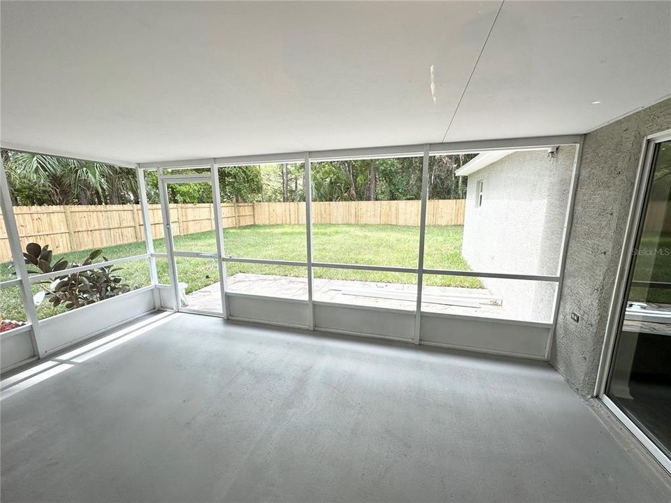Activo con contrato: $295,000 (4 camas, 2 baños, 1728 Pies cuadrados)