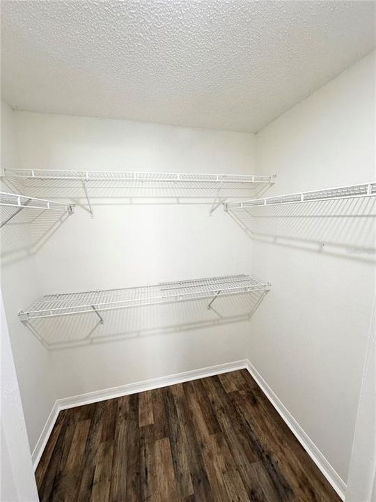 Activo con contrato: $295,000 (4 camas, 2 baños, 1728 Pies cuadrados)