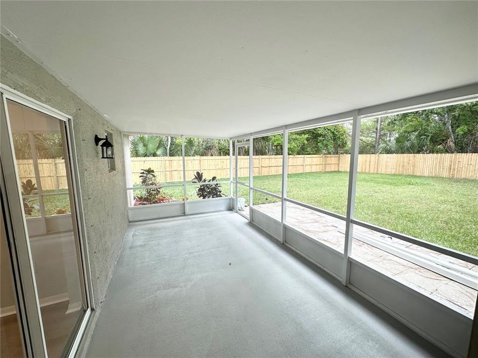 Activo con contrato: $295,000 (4 camas, 2 baños, 1728 Pies cuadrados)