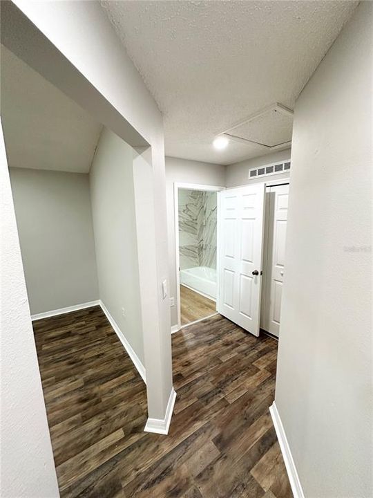 Activo con contrato: $295,000 (4 camas, 2 baños, 1728 Pies cuadrados)