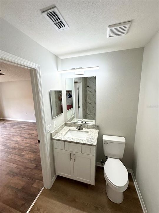 Activo con contrato: $295,000 (4 camas, 2 baños, 1728 Pies cuadrados)