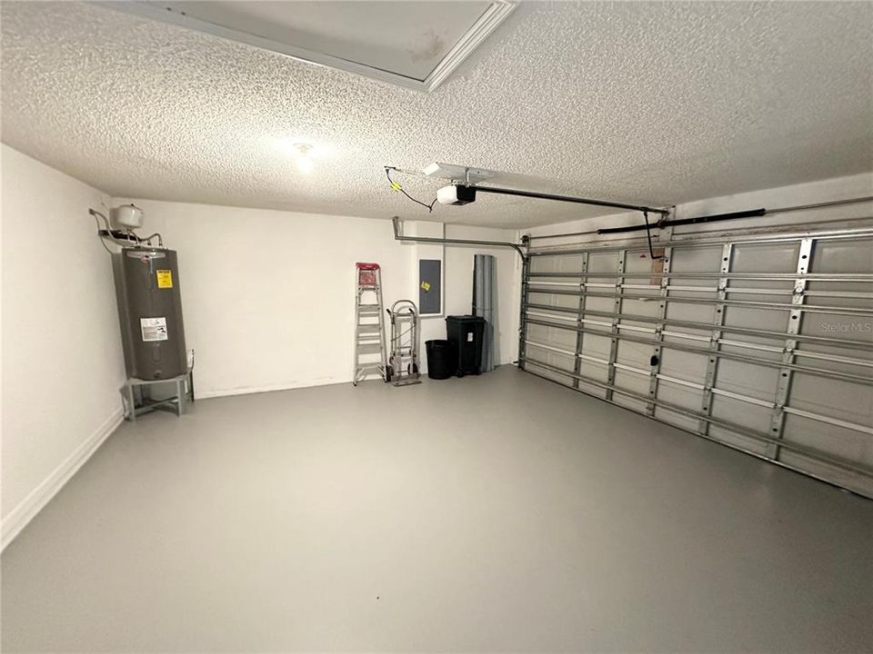 Activo con contrato: $295,000 (4 camas, 2 baños, 1728 Pies cuadrados)