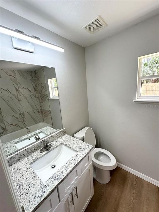 Activo con contrato: $295,000 (4 camas, 2 baños, 1728 Pies cuadrados)