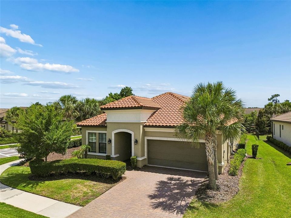 For Sale: $539,900 (3 beds, 2 baths, 2201 Square Feet)