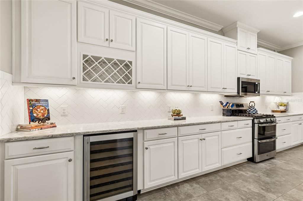 For Sale: $539,900 (3 beds, 2 baths, 2201 Square Feet)