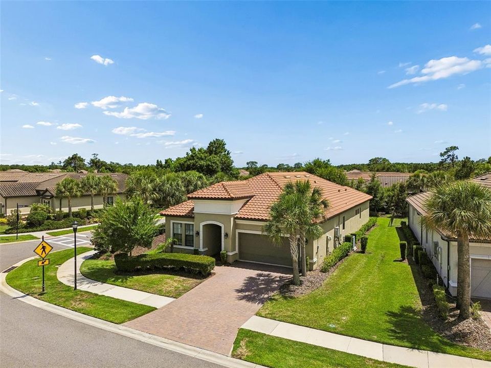 For Sale: $539,900 (3 beds, 2 baths, 2201 Square Feet)
