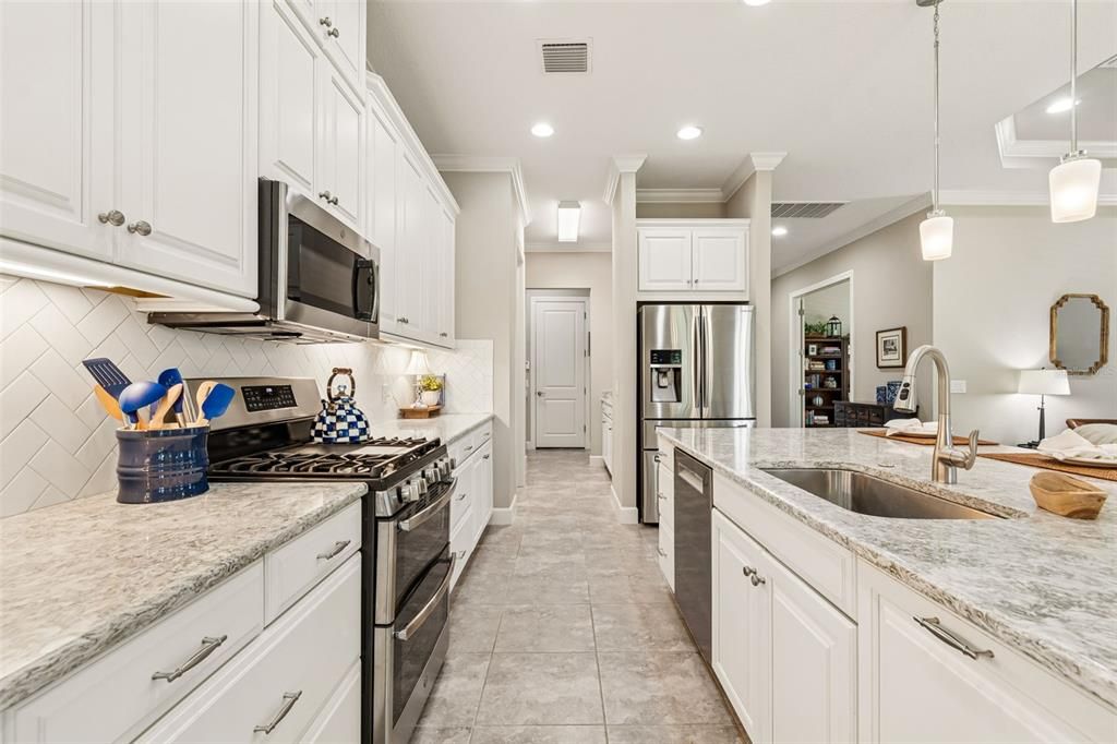 For Sale: $539,900 (3 beds, 2 baths, 2201 Square Feet)