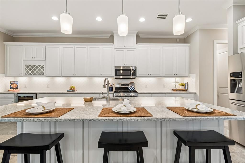 For Sale: $539,900 (3 beds, 2 baths, 2201 Square Feet)