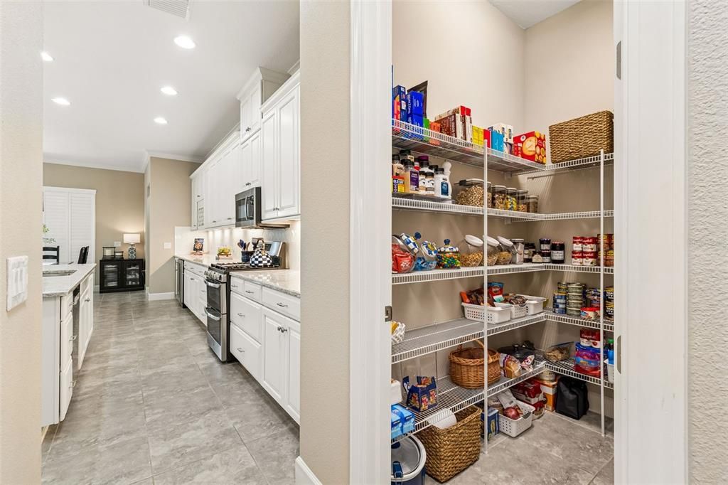 For Sale: $539,900 (3 beds, 2 baths, 2201 Square Feet)