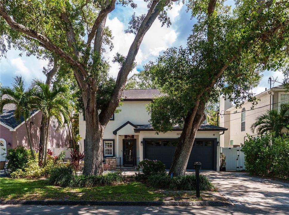 Active With Contract: $995,000 (4 beds, 2 baths, 2046 Square Feet)