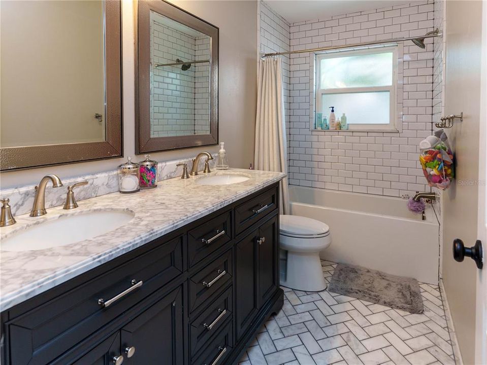 Active With Contract: $995,000 (4 beds, 2 baths, 2046 Square Feet)