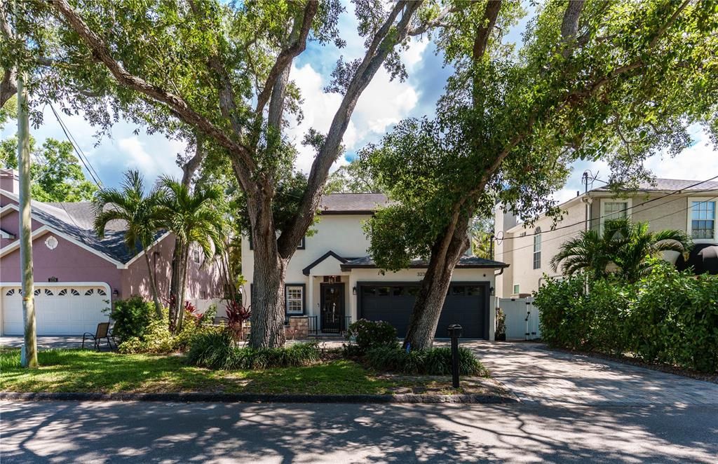 Active With Contract: $995,000 (4 beds, 2 baths, 2046 Square Feet)