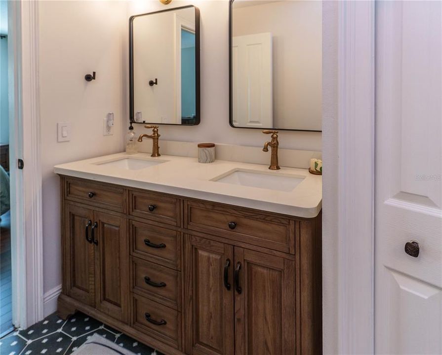 Active With Contract: $995,000 (4 beds, 2 baths, 2046 Square Feet)