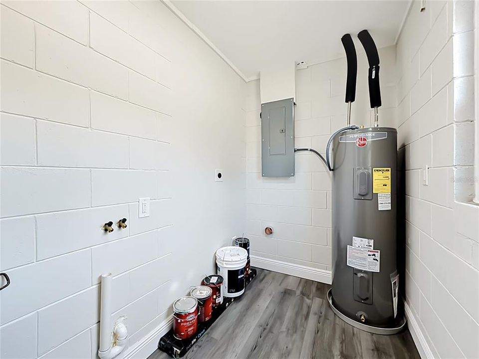 Active With Contract: $249,000 (3 beds, 1 baths, 1288 Square Feet)