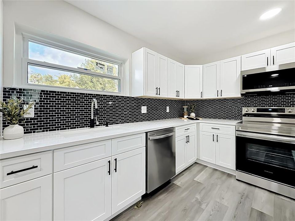 Active With Contract: $249,000 (3 beds, 1 baths, 1288 Square Feet)