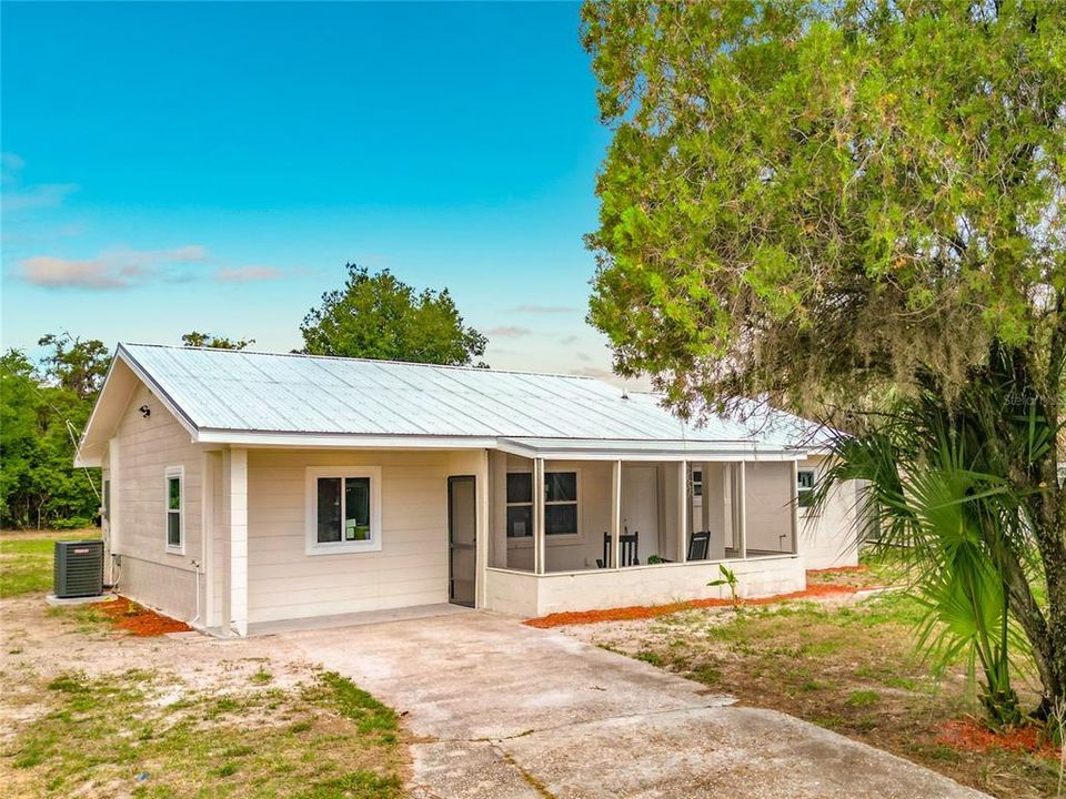 Active With Contract: $249,000 (3 beds, 1 baths, 1288 Square Feet)