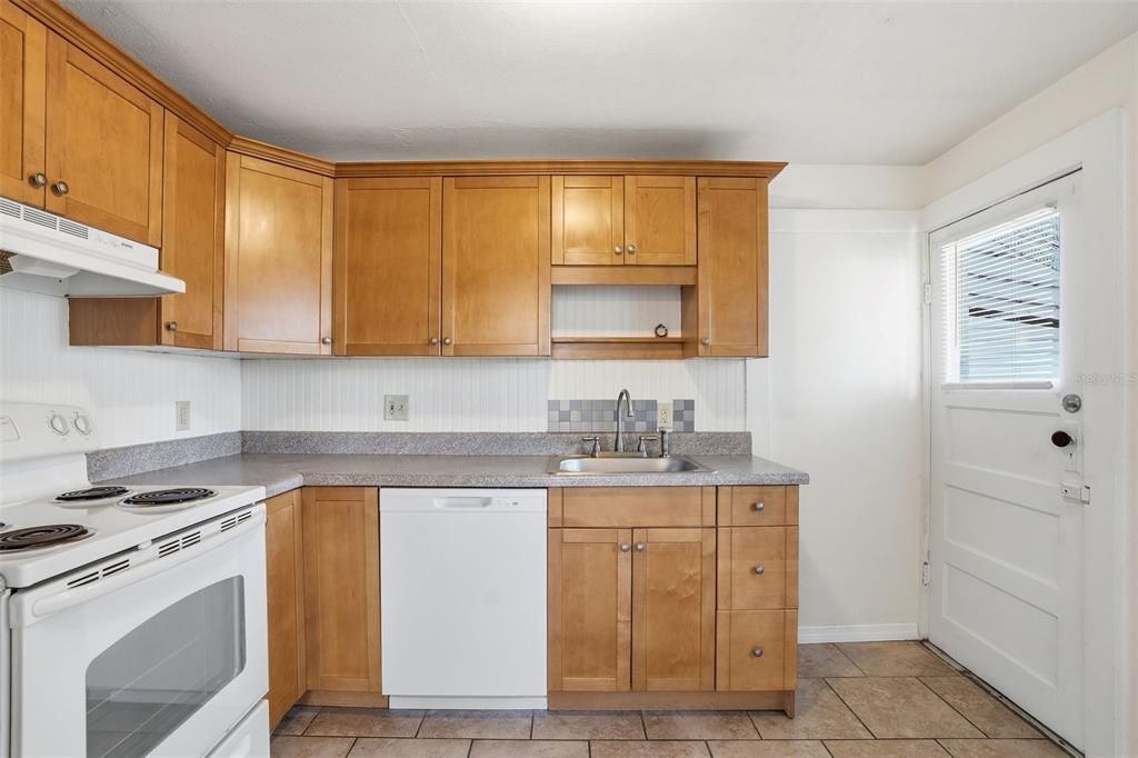 For Rent: $2,000 (3 beds, 1 baths, 1026 Square Feet)