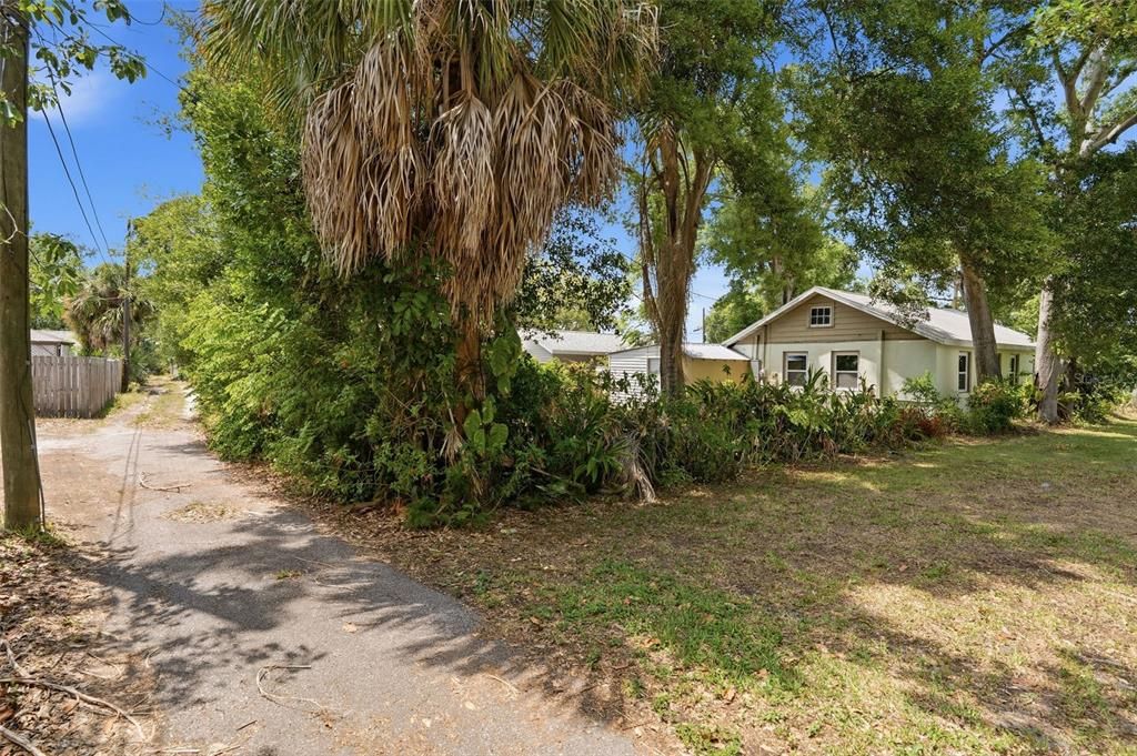 For Rent: $2,000 (3 beds, 1 baths, 1026 Square Feet)