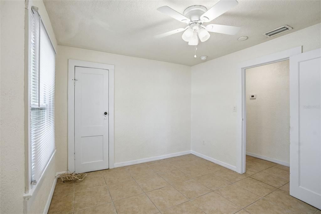 For Rent: $2,000 (3 beds, 1 baths, 1026 Square Feet)