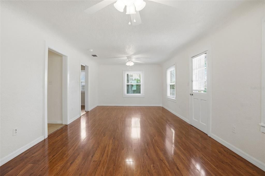 For Rent: $2,000 (3 beds, 1 baths, 1026 Square Feet)
