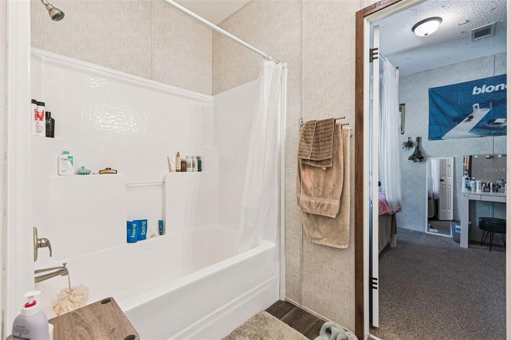 For Sale: $369,000 (5 beds, 3 baths, 2400 Square Feet)