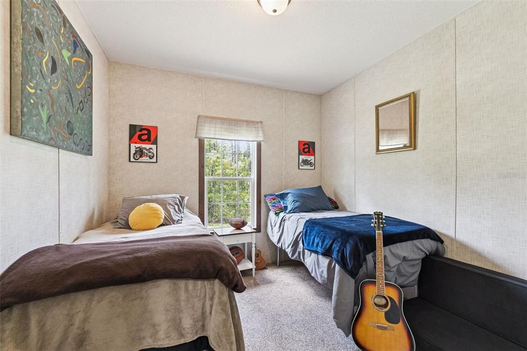 For Sale: $369,000 (5 beds, 3 baths, 2400 Square Feet)