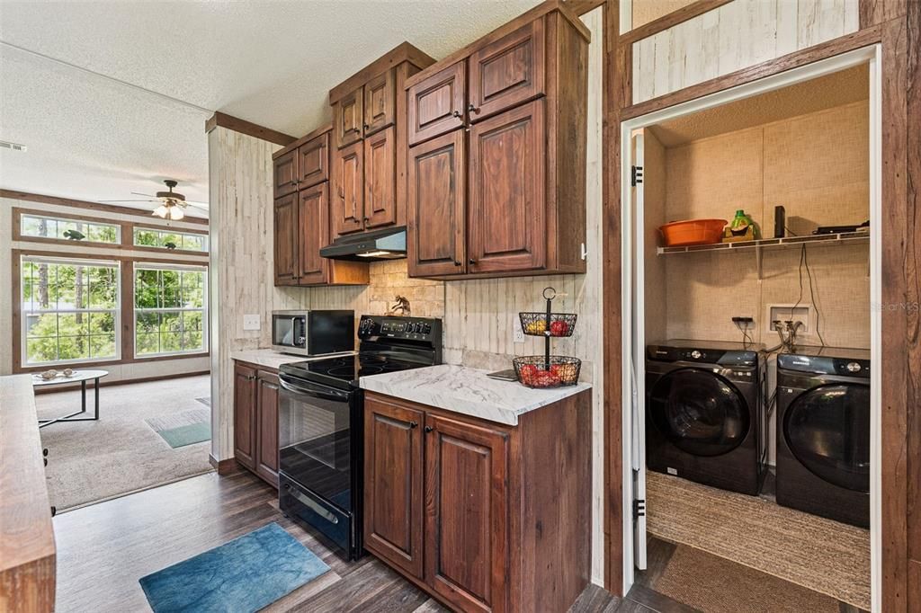 For Sale: $369,000 (5 beds, 3 baths, 2400 Square Feet)