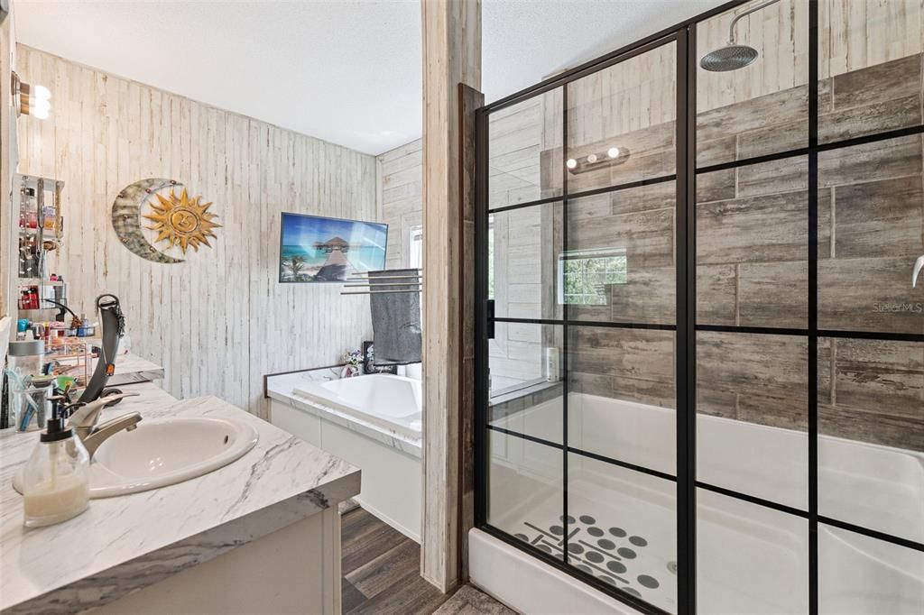 For Sale: $369,000 (5 beds, 3 baths, 2400 Square Feet)