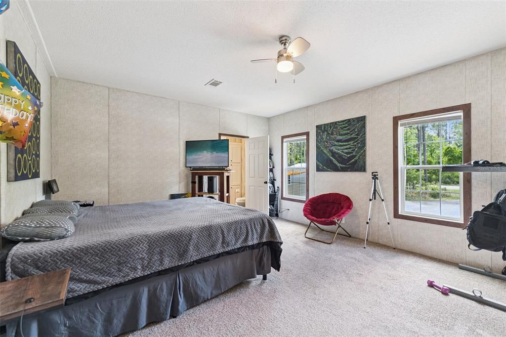 For Sale: $369,000 (5 beds, 3 baths, 2400 Square Feet)