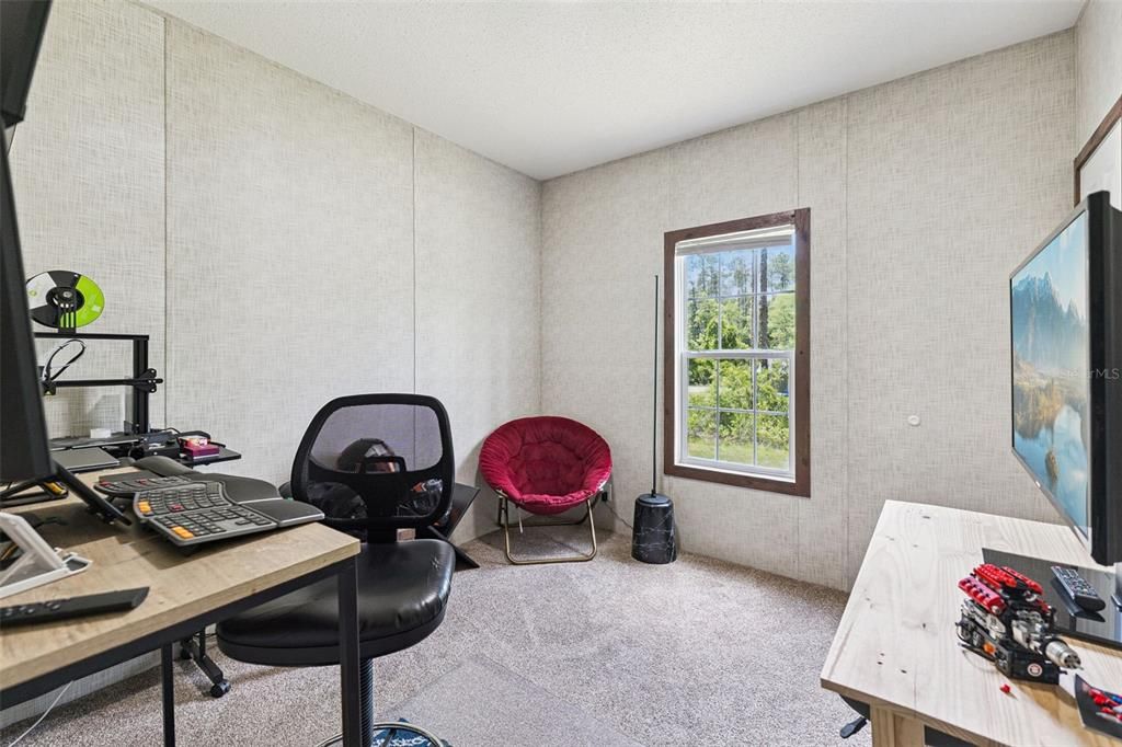 For Sale: $369,000 (5 beds, 3 baths, 2400 Square Feet)