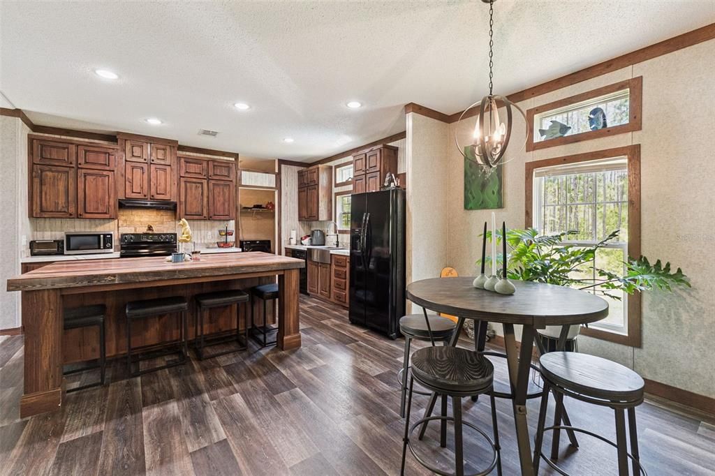 For Sale: $369,000 (5 beds, 3 baths, 2400 Square Feet)