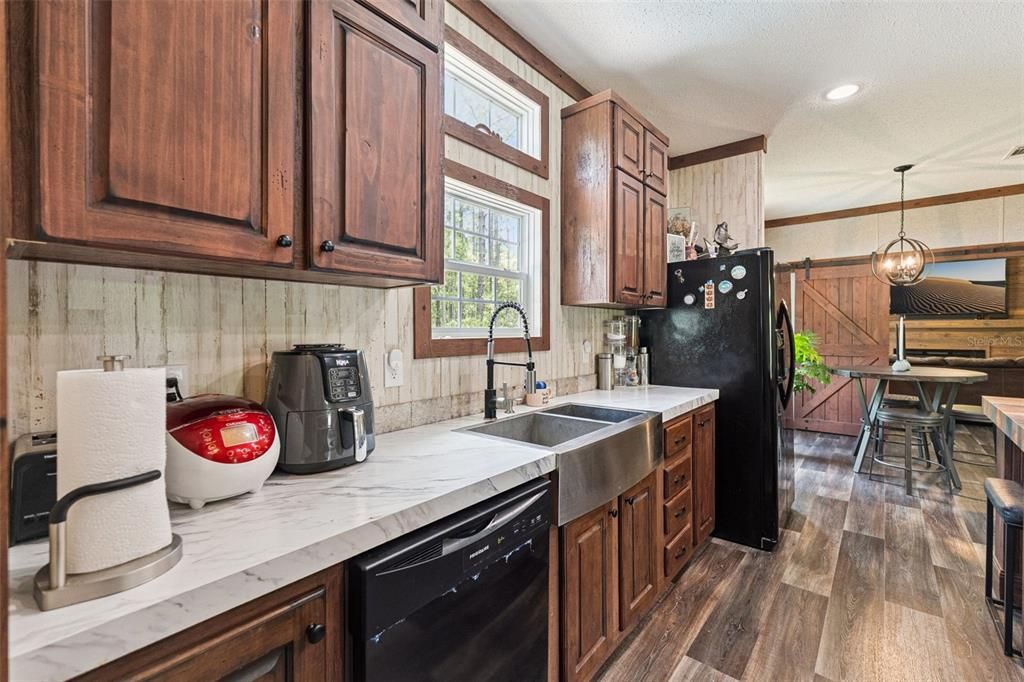 For Sale: $369,000 (5 beds, 3 baths, 2400 Square Feet)