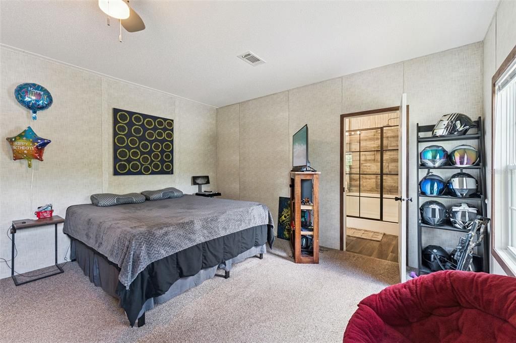 For Sale: $369,000 (5 beds, 3 baths, 2400 Square Feet)