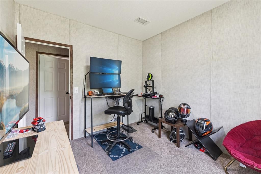 For Sale: $369,000 (5 beds, 3 baths, 2400 Square Feet)