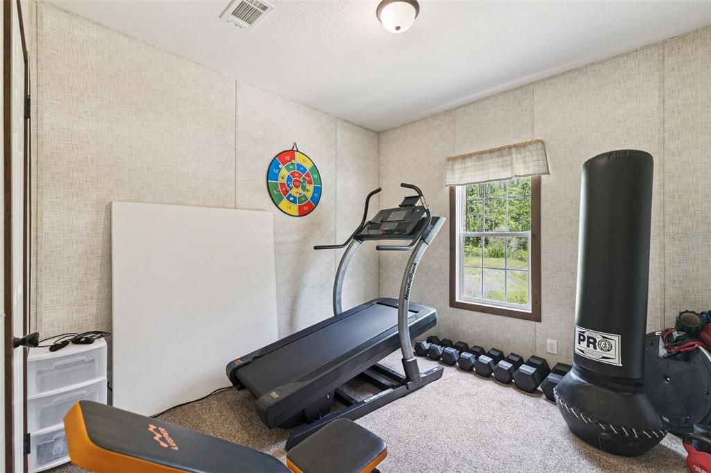 For Sale: $369,000 (5 beds, 3 baths, 2400 Square Feet)