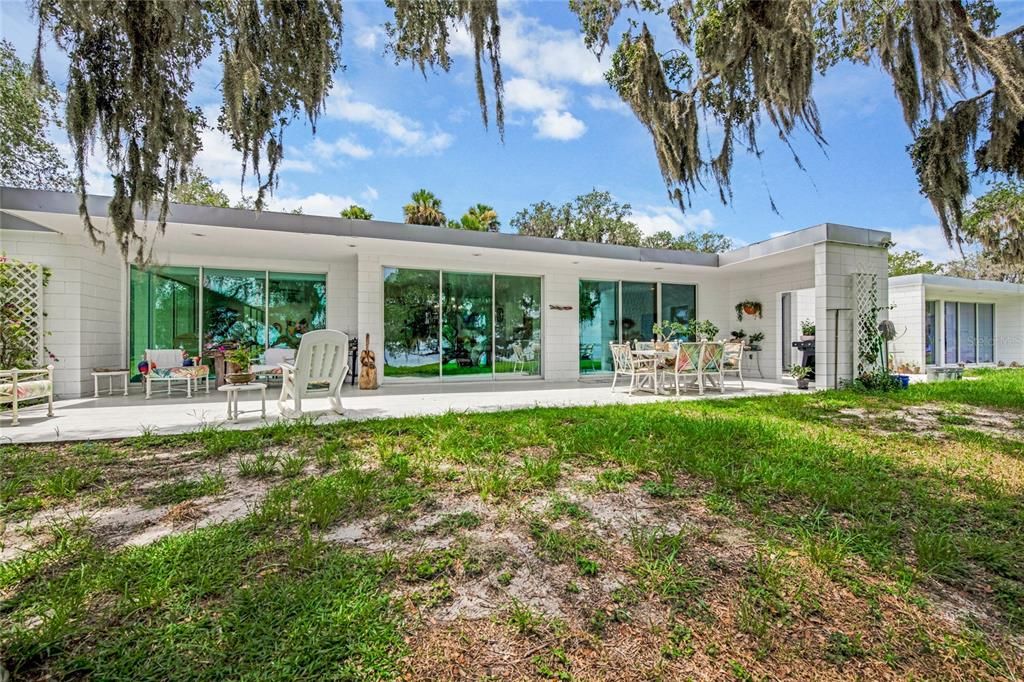 For Sale: $995,000 (5 beds, 3 baths, 3298 Square Feet)