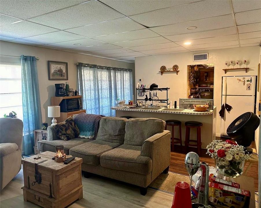 En Venta: $649,000 (5 camas, 5 baños, 2300 Pies cuadrados)