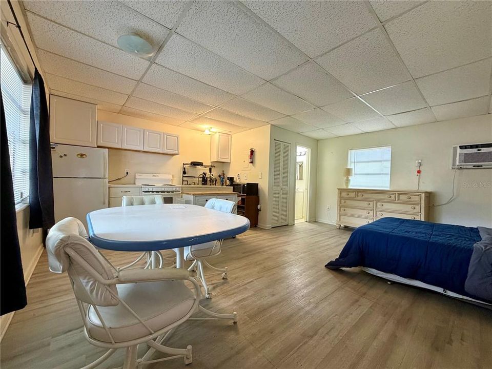 En Venta: $649,000 (5 camas, 5 baños, 2300 Pies cuadrados)