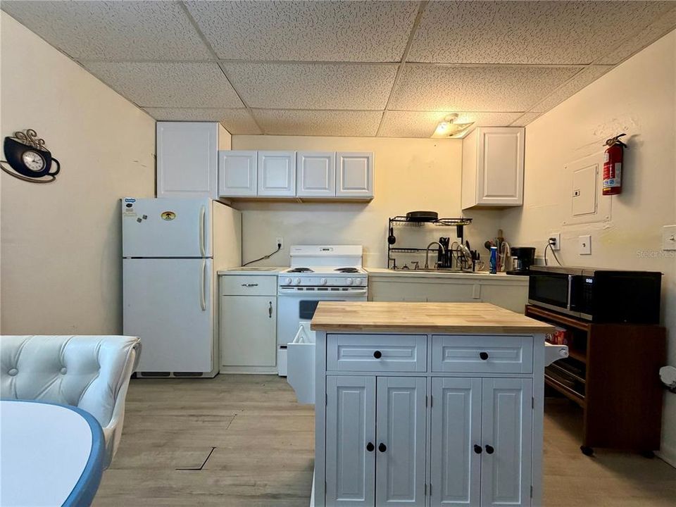 En Venta: $649,000 (5 camas, 5 baños, 2300 Pies cuadrados)