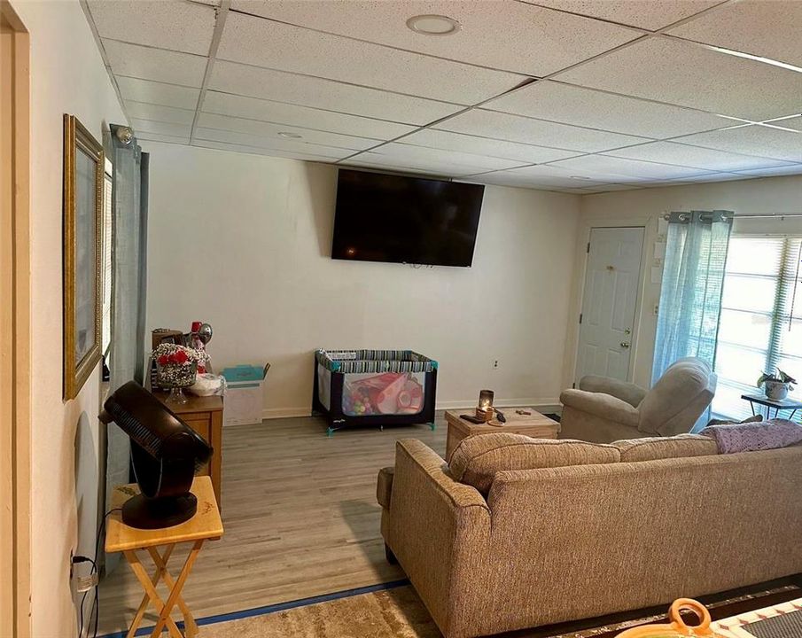 En Venta: $649,000 (5 camas, 5 baños, 2300 Pies cuadrados)