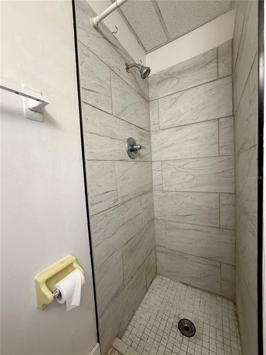 En Venta: $649,000 (5 camas, 5 baños, 2300 Pies cuadrados)