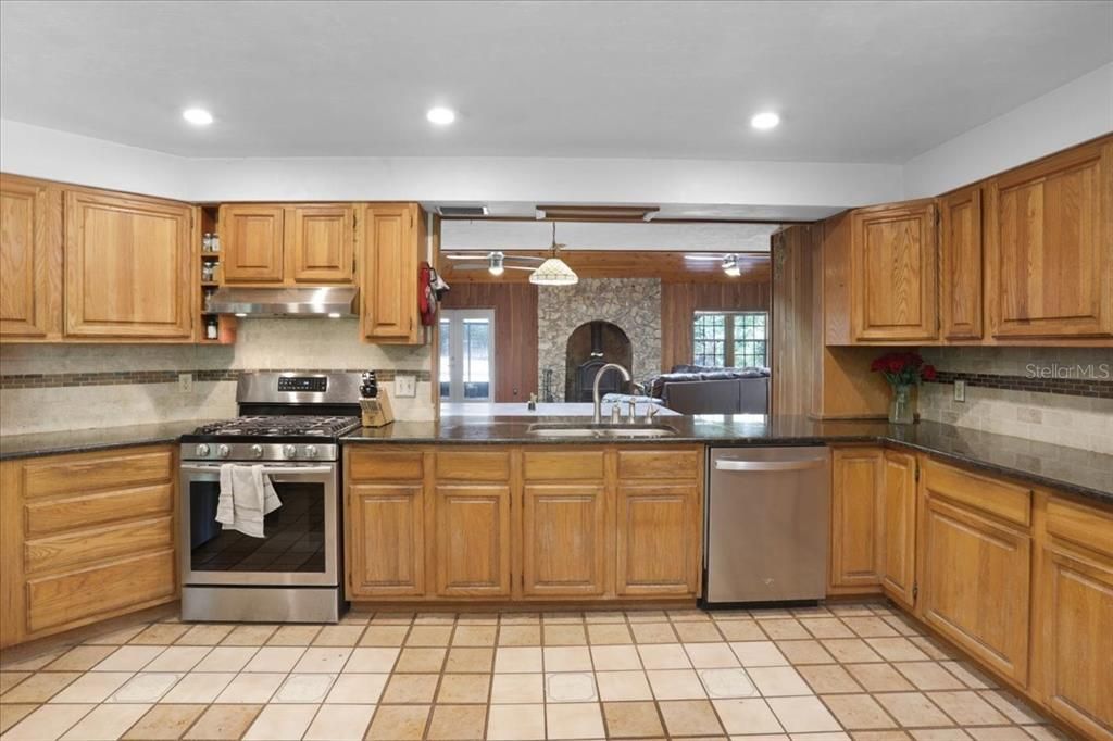 For Sale: $649,900 (4 beds, 4 baths, 3958 Square Feet)