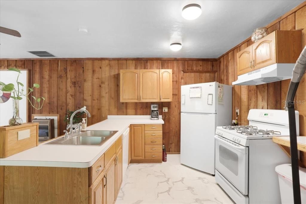 For Sale: $649,900 (4 beds, 4 baths, 3958 Square Feet)