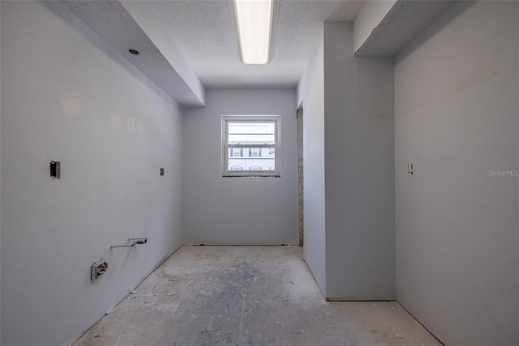 Active With Contract: $126,000 (2 beds, 1 baths, 1047 Square Feet)